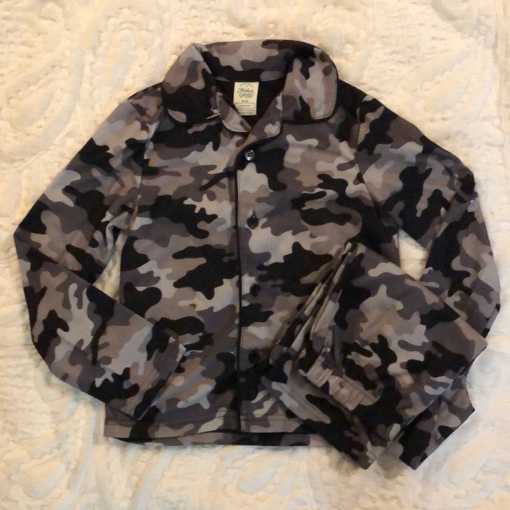 Boys Faded Glory camo pajama set, size M (8)